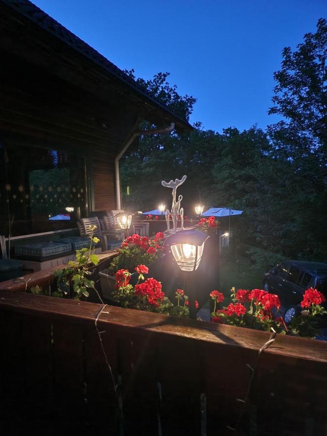Le Chalet Du Cerf - Chambre D'Hote Somme-Leuze Exteriör bild